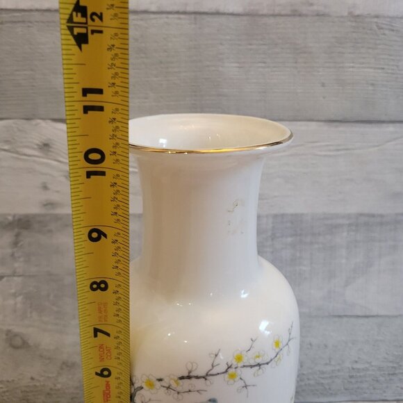 Vintage Jay Fine China Vase White Blue Birds Cherry Tree Gold Rim Japan - Picture 6 of 8